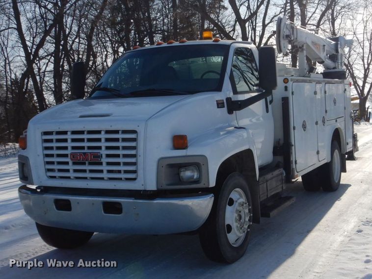 image for item FU9059 2003 GMC C6500 service truck