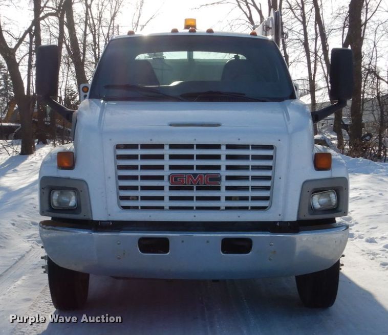 image for item FU9059 2003 GMC C6500 service truck