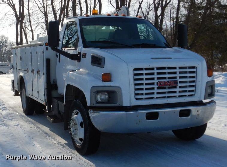 image for item FU9059 2003 GMC C6500 service truck