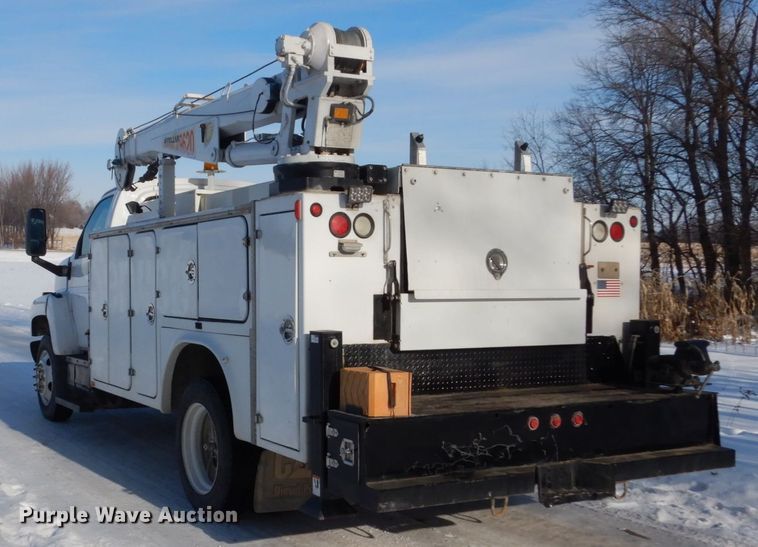 image for item FU9059 2003 GMC C6500 service truck