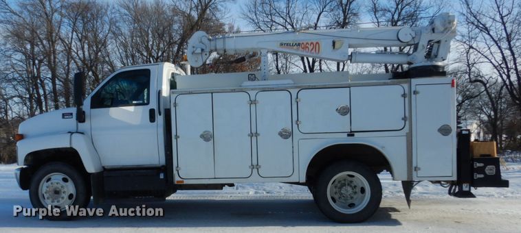 image for item FU9059 2003 GMC C6500 service truck