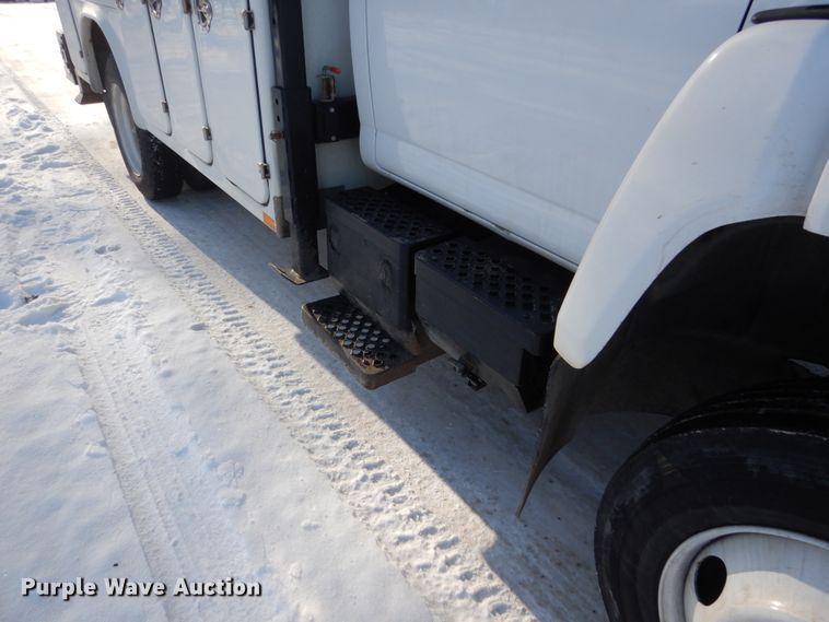 image for item FU9059 2003 GMC C6500 service truck