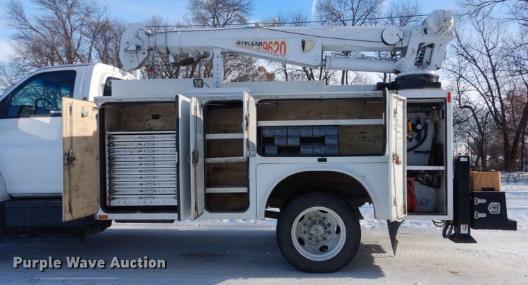 image for item FU9059 2003 GMC C6500 service truck