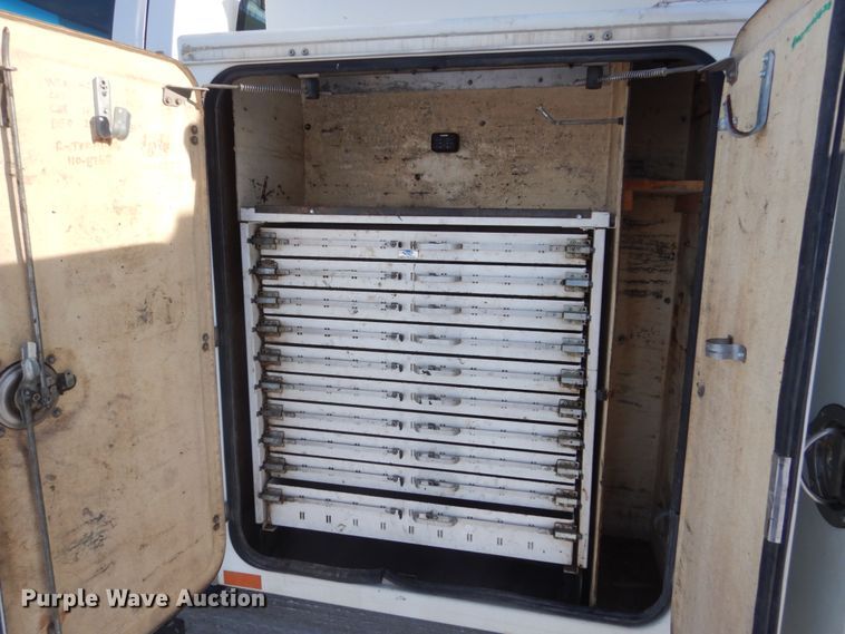 image for item FU9059 2003 GMC C6500 service truck