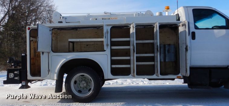 image for item FU9059 2003 GMC C6500 service truck