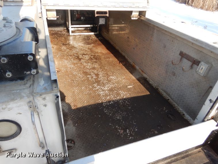 image for item FU9059 2003 GMC C6500 service truck