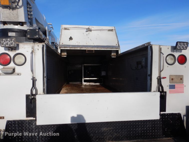 image for item FU9059 2003 GMC C6500 service truck