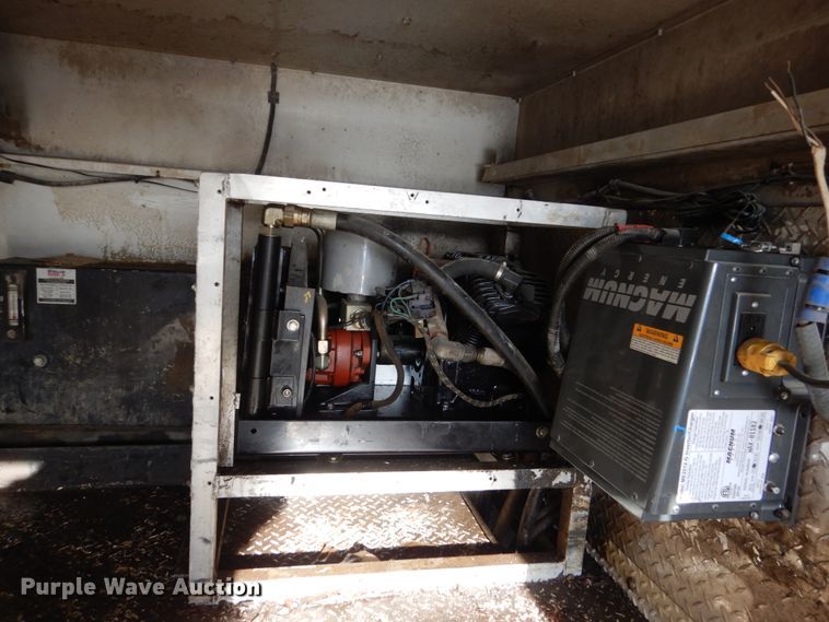 image for item FU9059 2003 GMC C6500 service truck