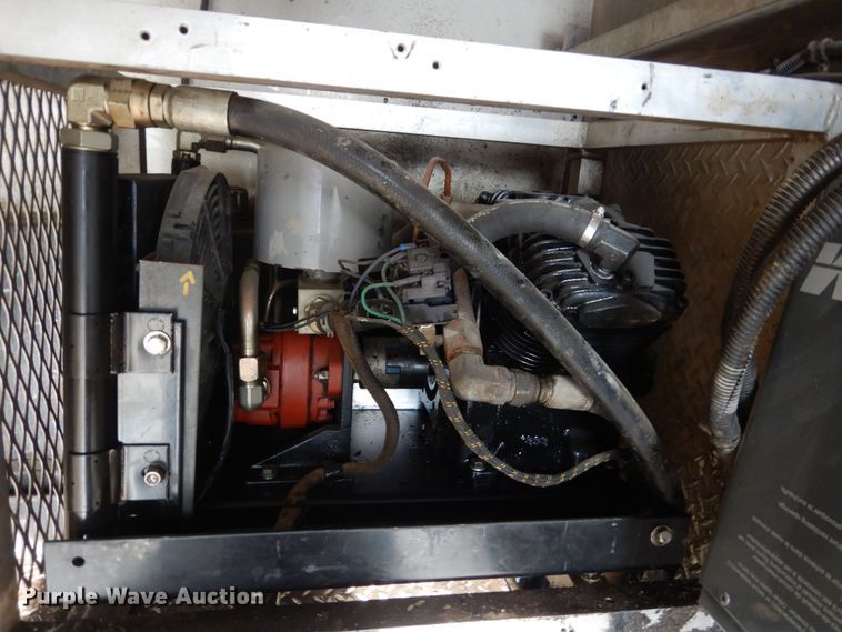 image for item FU9059 2003 GMC C6500 service truck