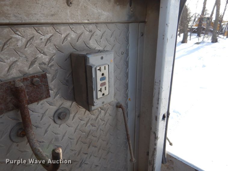 image for item FU9059 2003 GMC C6500 service truck