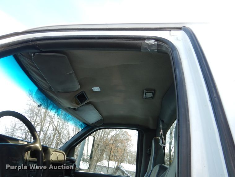 image for item FU9059 2003 GMC C6500 service truck