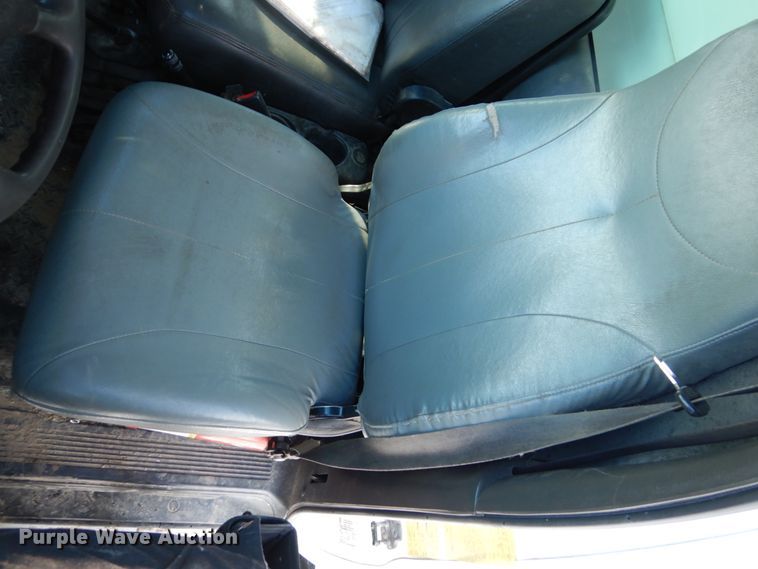 image for item FU9059 2003 GMC C6500 service truck