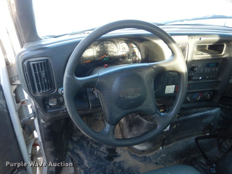 image for item FU9059 2003 GMC C6500 service truck