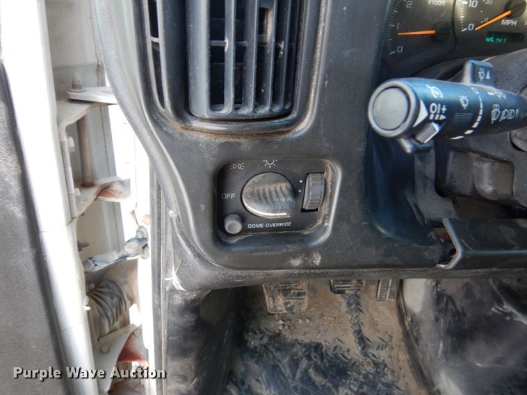 image for item FU9059 2003 GMC C6500 service truck