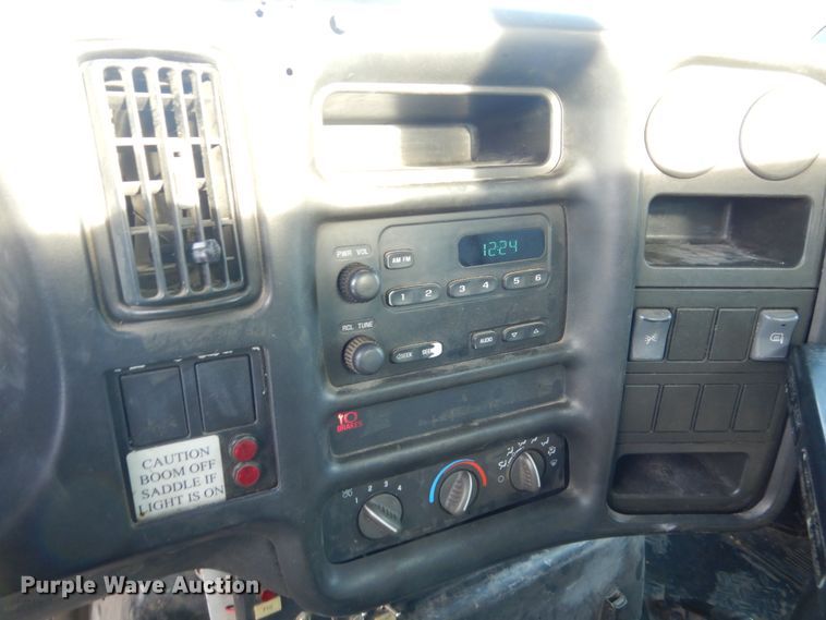 image for item FU9059 2003 GMC C6500 service truck