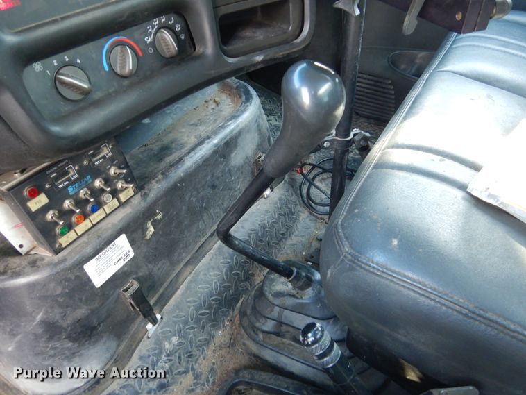 image for item FU9059 2003 GMC C6500 service truck