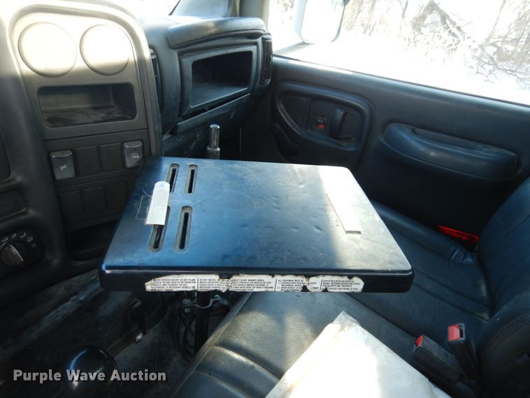 image for item FU9059 2003 GMC C6500 service truck