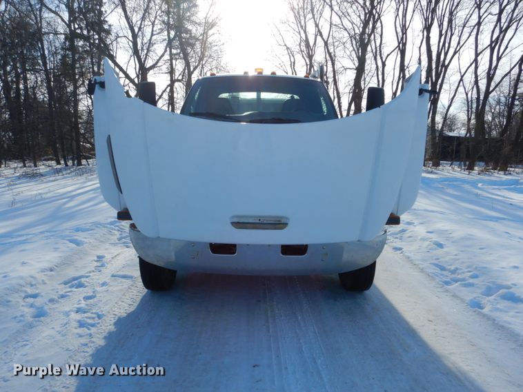 image for item FU9059 2003 GMC C6500 service truck