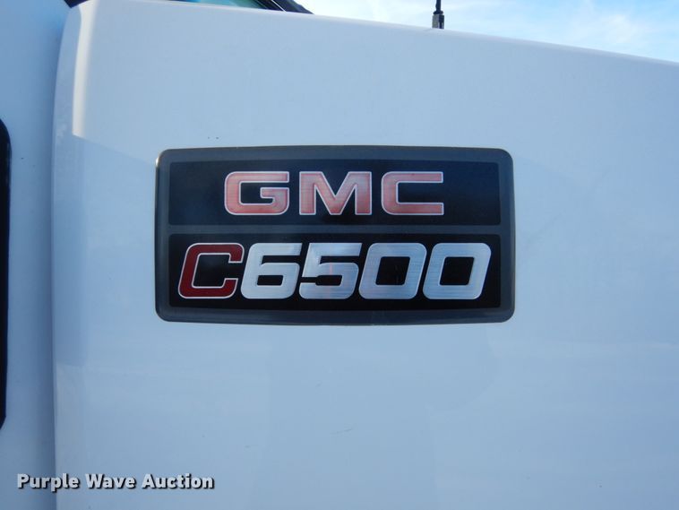 image for item FU9059 2003 GMC C6500 service truck