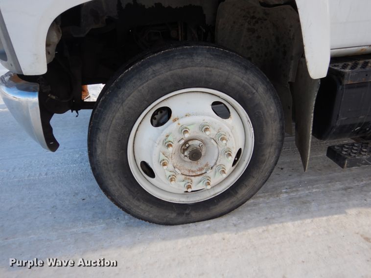 image for item FU9059 2003 GMC C6500 service truck