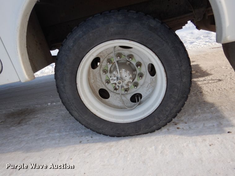 image for item FU9059 2003 GMC C6500 service truck