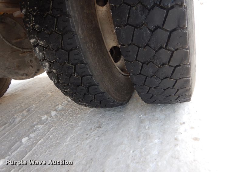 image for item FU9059 2003 GMC C6500 service truck