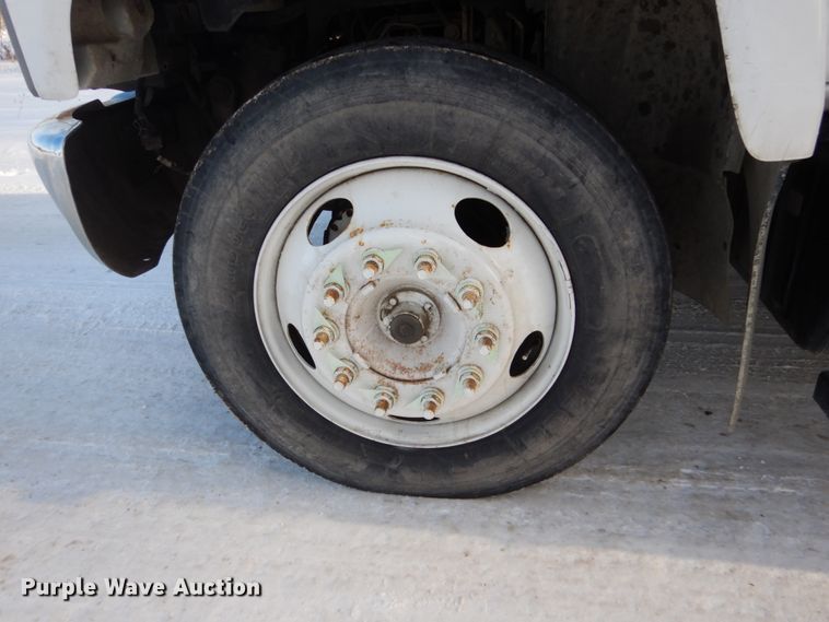 image for item FU9059 2003 GMC C6500 service truck