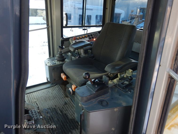 image for item FU9065 2002 John Deere 655C track loader