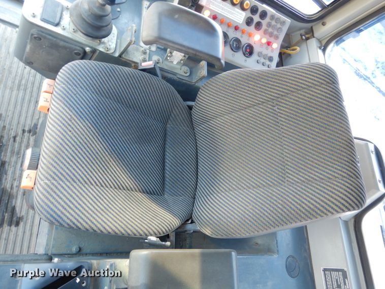 image for item FU9065 2002 John Deere 655C track loader