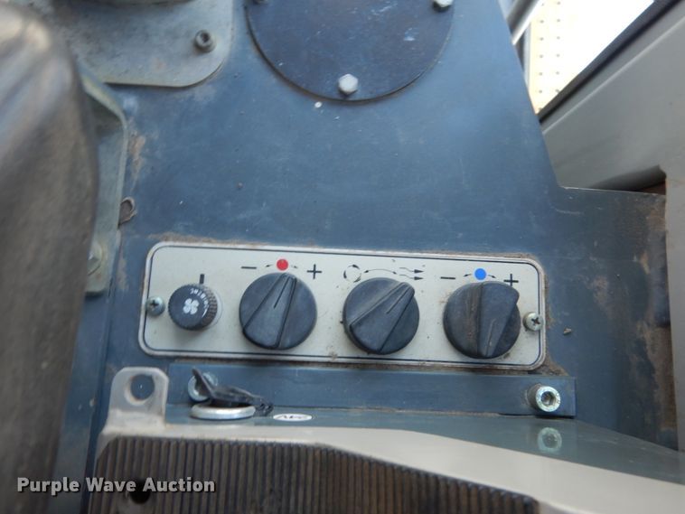 image for item FU9065 2002 John Deere 655C track loader