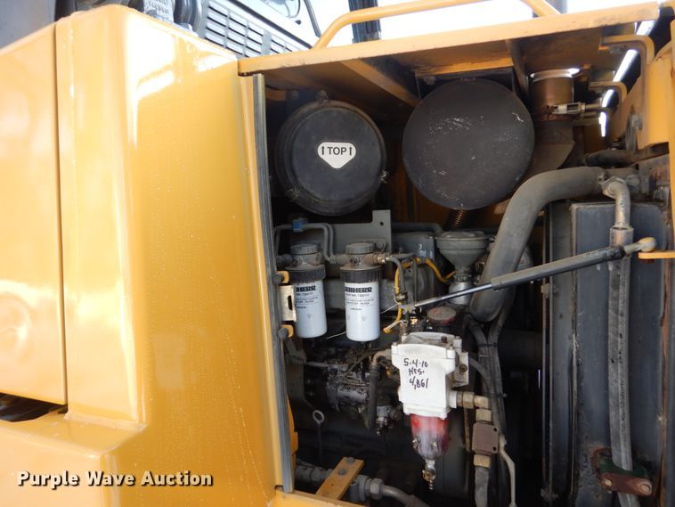 image for item FU9065 2002 John Deere 655C track loader