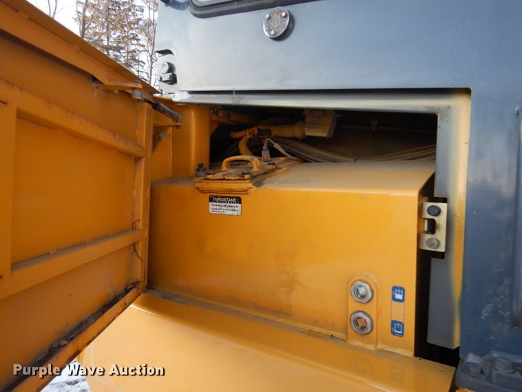 image for item FU9065 2002 John Deere 655C track loader