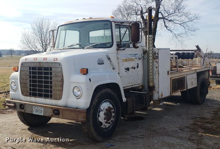 image for item GA9408 1983 Ford 700 spool truck