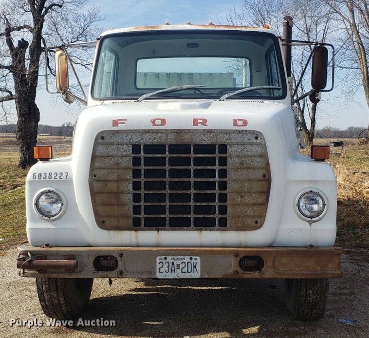 image for item GA9408 1983 Ford 700 spool truck