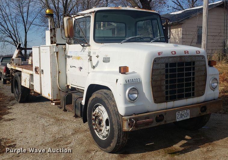 image for item GA9408 1983 Ford 700 spool truck