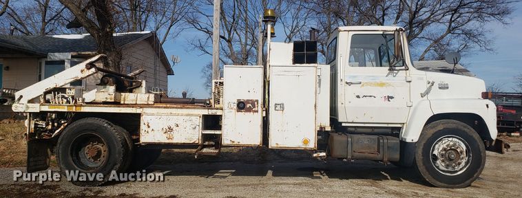 image for item GA9408 1983 Ford 700 spool truck