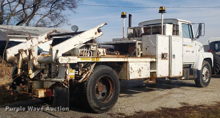 image for item GA9408 1983 Ford 700 spool truck