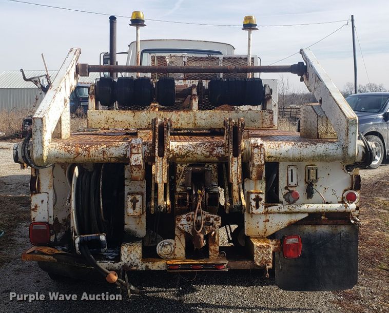 image for item GA9408 1983 Ford 700 spool truck