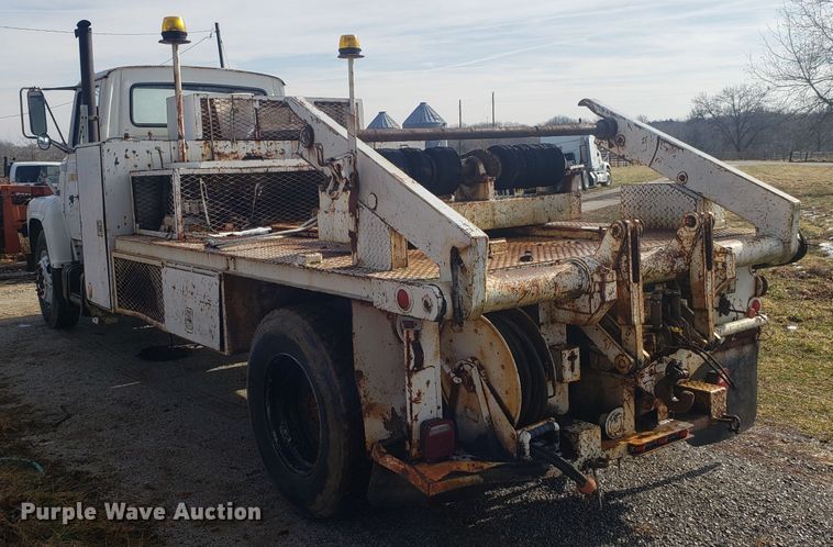 image for item GA9408 1983 Ford 700 spool truck