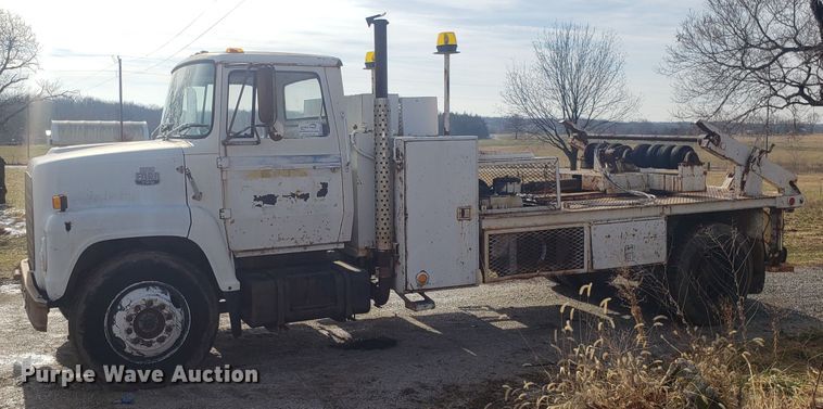 image for item GA9408 1983 Ford 700 spool truck