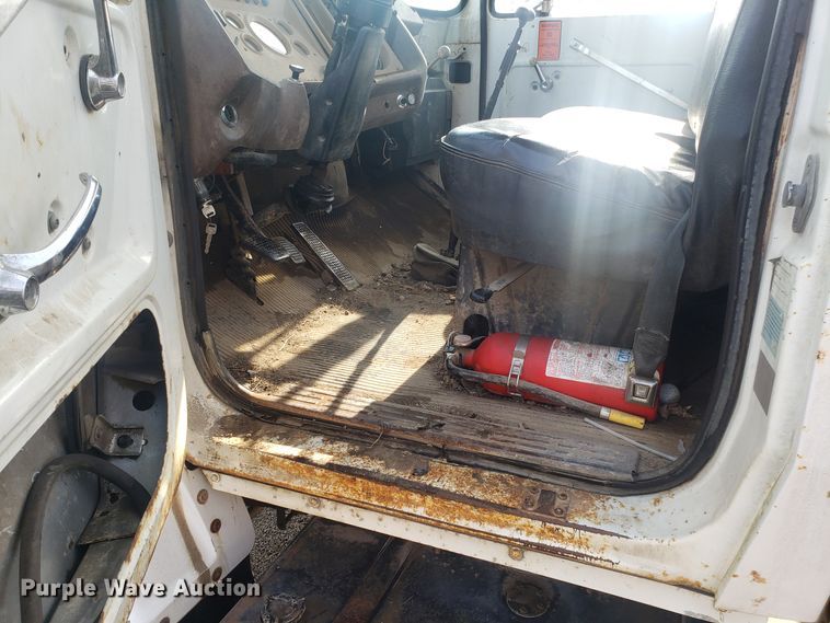 image for item GA9408 1983 Ford 700 spool truck