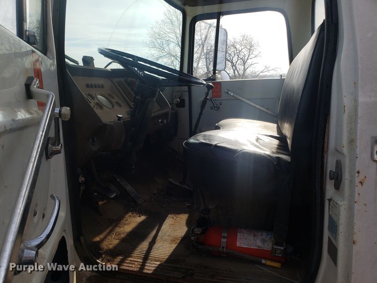 image for item GA9408 1983 Ford 700 spool truck