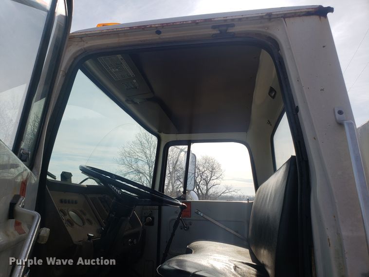 image for item GA9408 1983 Ford 700 spool truck