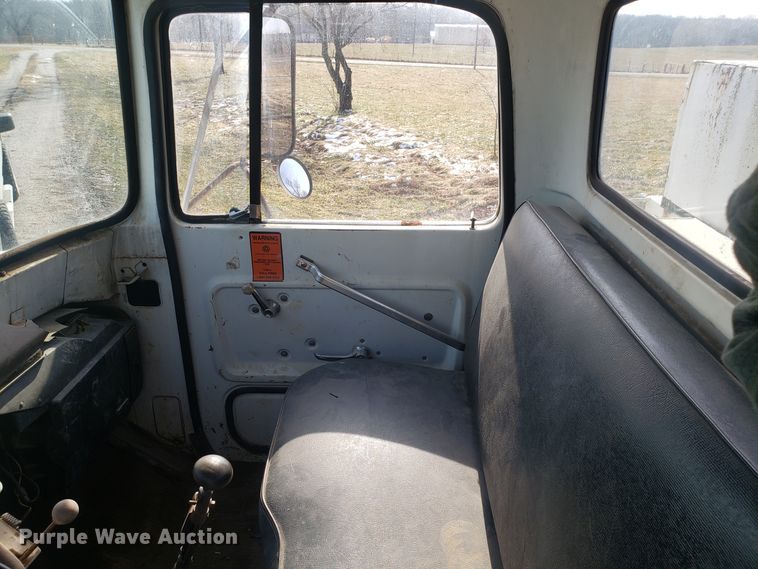 image for item GA9408 1983 Ford 700 spool truck