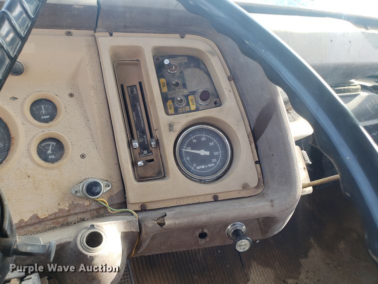 image for item GA9408 1983 Ford 700 spool truck