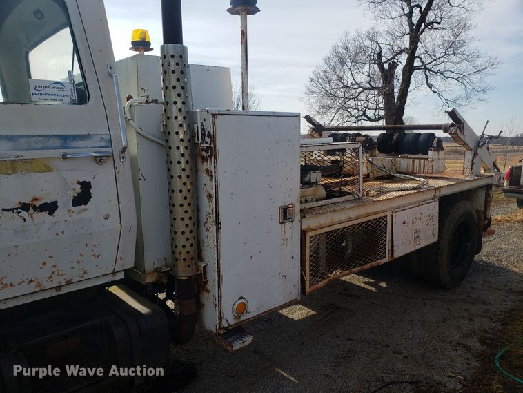 image for item GA9408 1983 Ford 700 spool truck