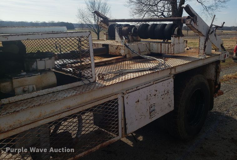 image for item GA9408 1983 Ford 700 spool truck