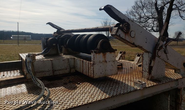 image for item GA9408 1983 Ford 700 spool truck