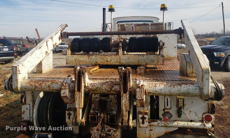 image for item GA9408 1983 Ford 700 spool truck