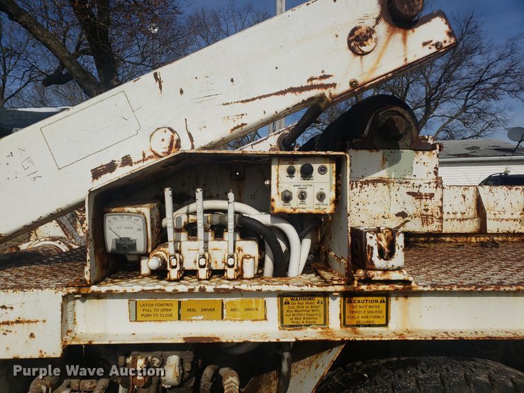 image for item GA9408 1983 Ford 700 spool truck